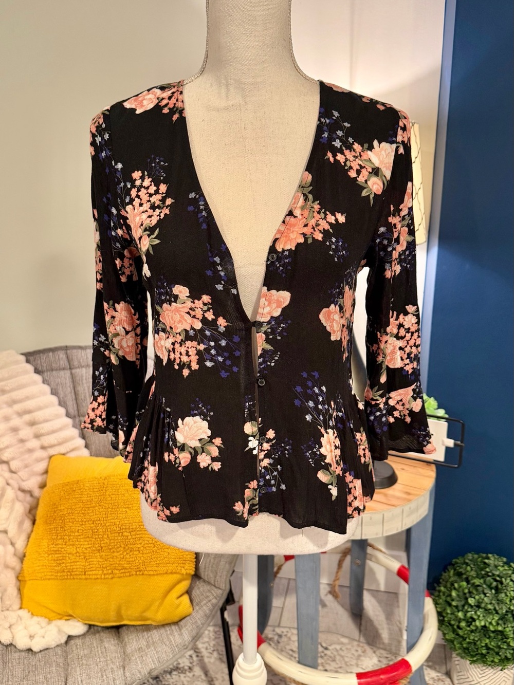 H&M Divided Black Floral Peplum Blouse Size 2